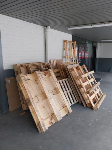 À donner SCHAERBEEK planches et palettes, Enlèvement, Utilisé