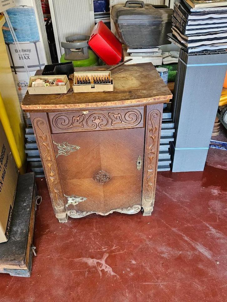 Antieke elektrische naaimachine, Elektronische apparatuur, Overige elektronische apparatuur, Gebruikt, Ophalen