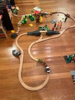 Houten treinbaan met verschilende accessoires, Ophalen, Zo goed als nieuw