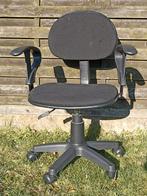 Zwarte bureaustoel, Enlèvement