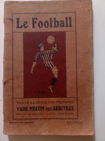 HET FOOTBALL vademecum van scheidsrechters 1921 beschikbaar voor biedingen