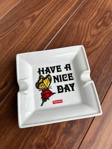 Supreme “Have A Nice Day” Ashtray SS15 beschikbaar voor biedingen
