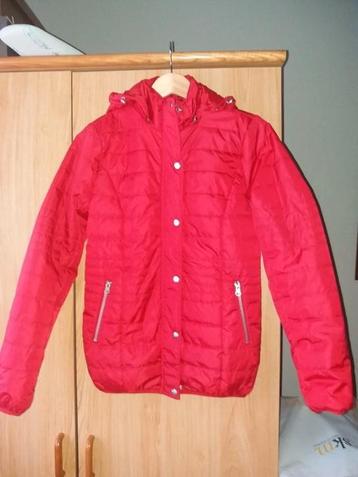 Volledig nieuwe anorak met kap beschikbaar voor biedingen
