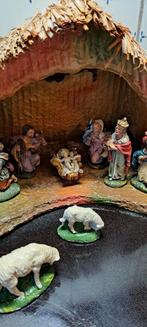 Antieke Kerststal met beeldjes compleet, Diversen, Kerst, Ophalen, Zo goed als nieuw