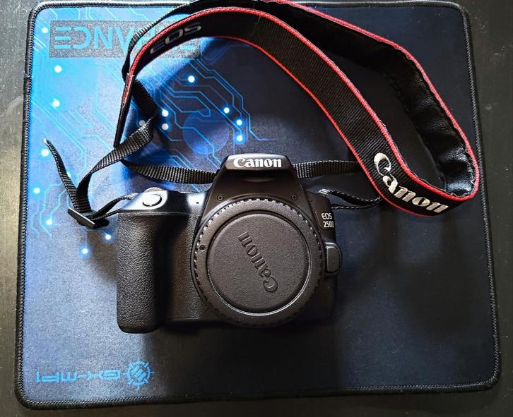 Canon Eos 250D met Sigma 17-70mm DC Lens, Audio, Tv en Foto, Fotocamera's Digitaal, Zo goed als nieuw, Canon, Ophalen