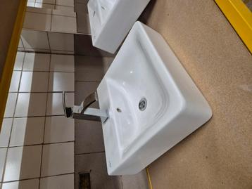 2 lavabo' s van het merk Ideal  beschikbaar voor biedingen
