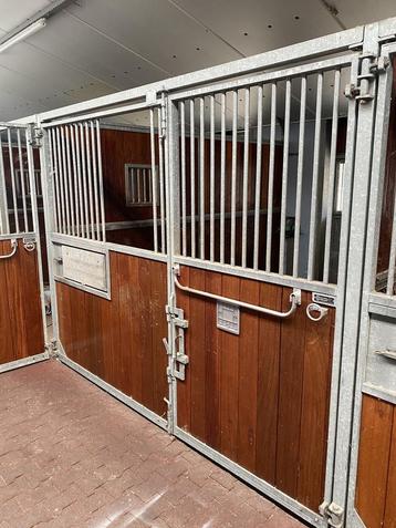 9 Paardenboxen Corton 3 x 4 meter draaibaar beschikbaar voor biedingen