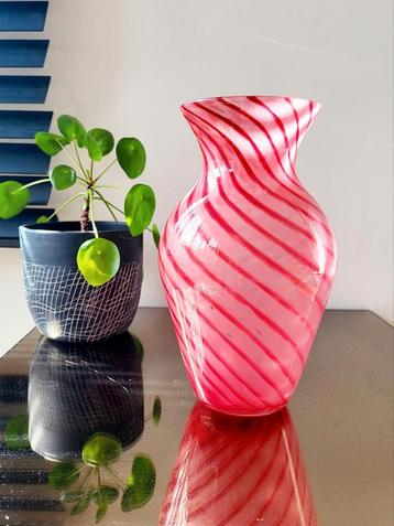 Motif de vase vintage en forme de tourbillon