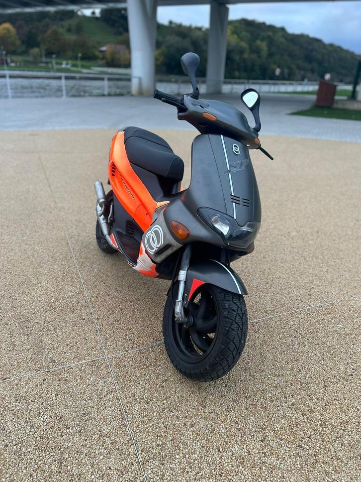 Gilera Runner 50cc SP DD Fluo Rosso, Fietsen en Brommers, Scooters | Piaggio, Gebruikt, Overige modellen, Tweetakt, Ophalen