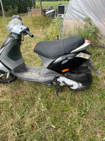 Piaggo zip 4t b klasse + nieuwe kappenset beschikbaar voor biedingen