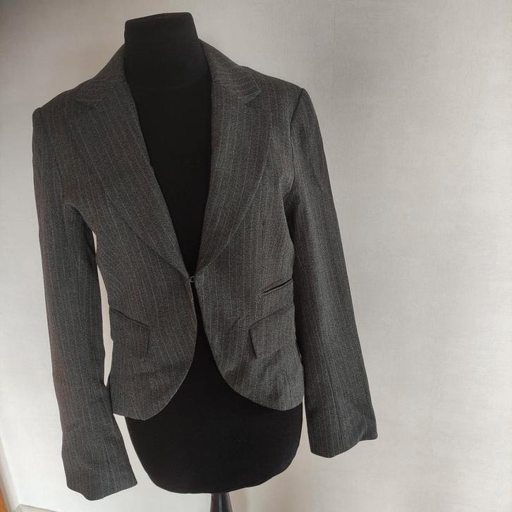 H&M blazer maat 36., Kleding | Dames, Jasjes, Kostuums en Pakken, Gedragen, Jasje, Maat 36 (S), Grijs, Ophalen