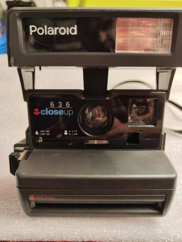 Instant Polaroid 636 met ingebouwde flitser.