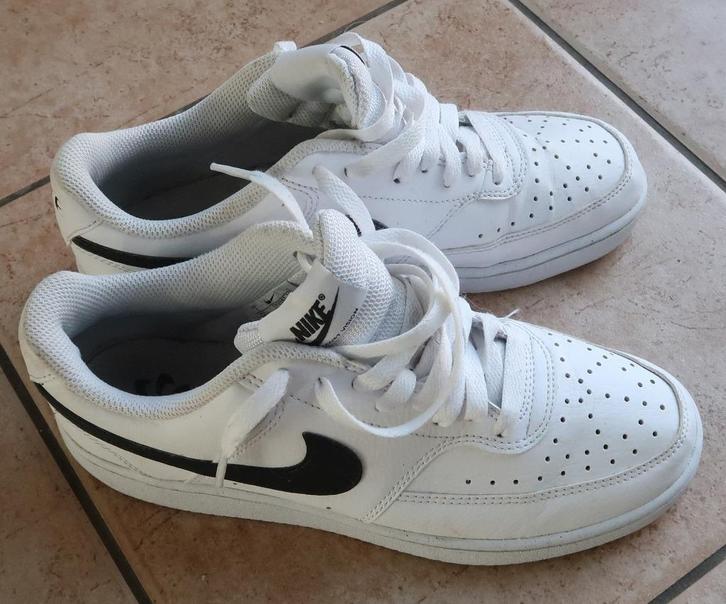 baskets Nike pointure 40, Kleding | Heren, Schoenen, Zo goed als nieuw, Sneakers, Wit, Ophalen of Verzenden