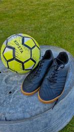 Decathlon zaalvoetbalschoenen, Sport en Fitness, Ophalen, Zo goed als nieuw