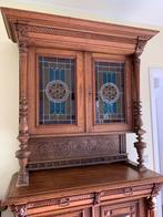 Buffet double corps avec vitraux, Ophalen