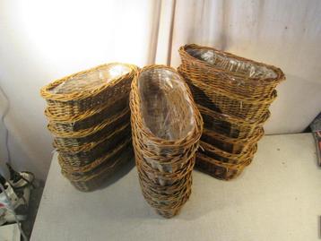 18 Nieuwe Rieten Plantenkorven met plastic - 28x14x8 beschikbaar voor biedingen