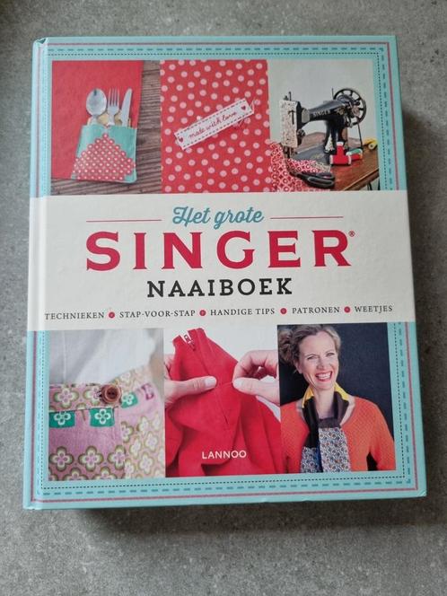 Hilde Smeesters - Het grote singer naaiboek, Boeken, Overige Boeken, Zo goed als nieuw, Ophalen of Verzenden