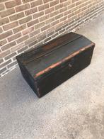 Antieke kist in hout met originele sleutels, Antiek en Kunst, Ophalen