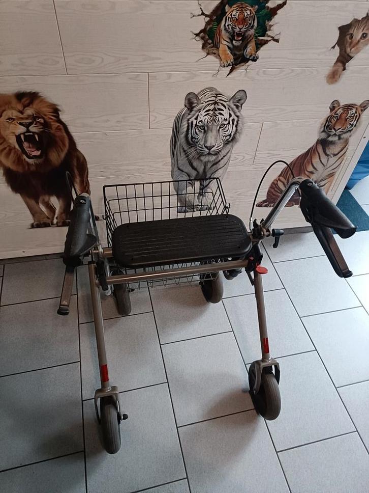 Tribune deambulateur pliable avec 4 roues assise et freins, Diversen, Rollators, Opvouwbaar, Ophalen