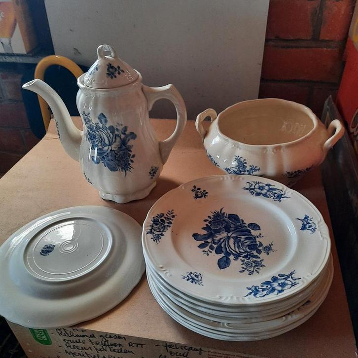 Boch (Rhodia). cafetière, saladier et 10 assiettes plates., Antiquités & Art, Antiquités | Services (vaisselle) pièces, Enlèvement