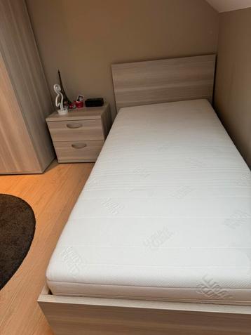 Eén persoonsbed, polyflex lattenbodem   beschikbaar voor biedingen