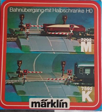 Passage à niveau automatique Marklin 7592 - électrique neuf, Neuf, Enlèvement ou Envoi, Pont, Tunnel ou Bâtiment, Märklin