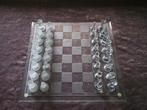 Glazen schaakbord met mat en heldere stukken, Hobby en Vrije tijd, Een of twee spelers, Ophalen, Zo goed als nieuw