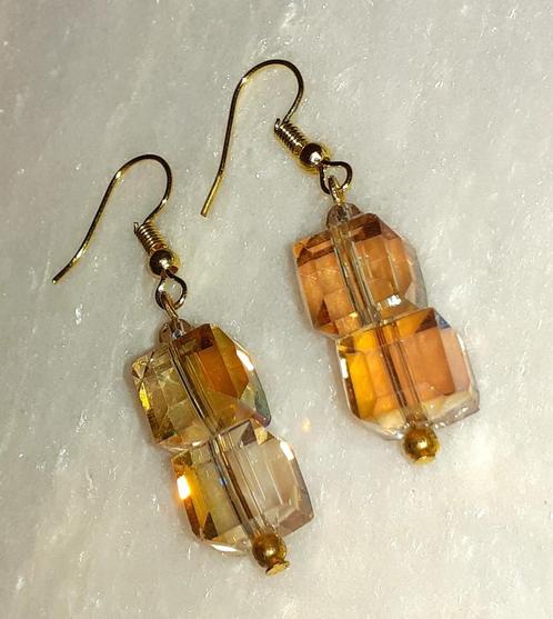 oorbellen hangers gele AB swarovski kubus, Handtassen en Accessoires, Oorbellen, Hangers, Met kristal, Verzenden