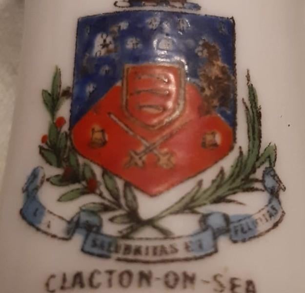 Salière souvenir héraldique - armoiries de Clacton-on-Sea, Collections, Collections Autre, Enlèvement ou Envoi