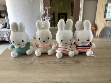 Différents personnages en peluche Miffy (25 cm) (Hochet), Enlèvement ou Envoi, Comme neuf, Lapin