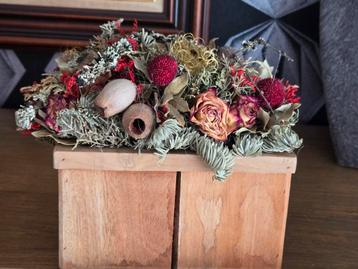 Mooie opgemaakt sierstuk in opgedroogde bloemen  beschikbaar voor biedingen