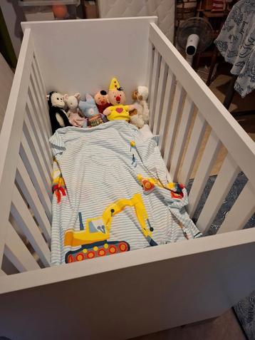Wit Babybed + aerosleep matras en honinggraad + hoezen beschikbaar voor biedingen