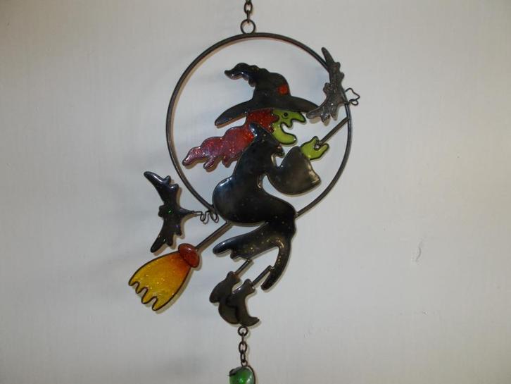 Heks met zwarte kat - windgong + waterlibellenhanger, Tuin en Terras, Tuinwanddecoratie, Ophalen of Verzenden