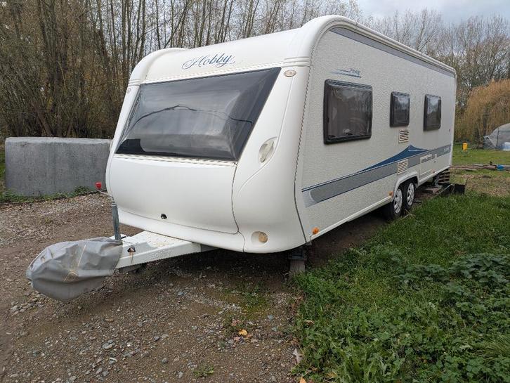 Hobby 650 WFU, Caravans en Kamperen, Caravans, Particulier, tot en met 4, 2000 kg en meer, Rondzit, Hobby, Frans bed, 8 meter en meer