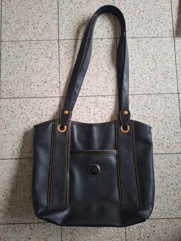 Zwarte handtas. beschikbaar voor biedingen