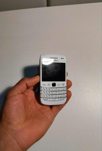 Goedwerkende blackberry bold 9790.   Leuk voor iemand die no beschikbaar voor biedingen