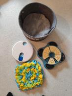 Hondenmandje, snuffelmat en twee puzzels, Dieren en Toebehoren, Ophalen, Zo goed als nieuw