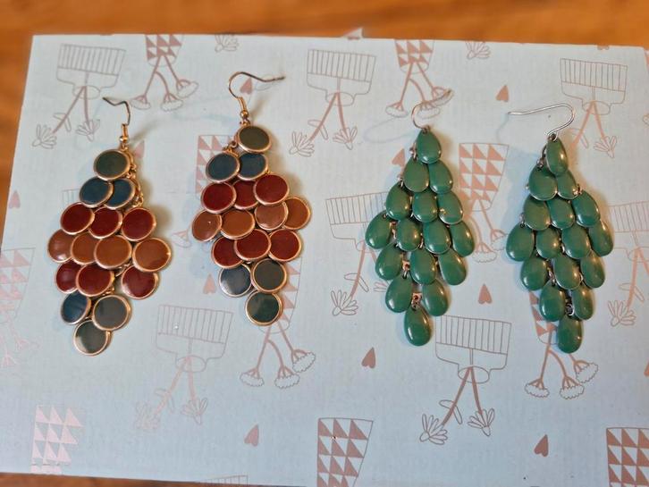 Set van 2 paar oorbellen, slingers (metaal), Handtassen en Accessoires, Oorbellen, Zo goed als nieuw, Ophalen of Verzenden