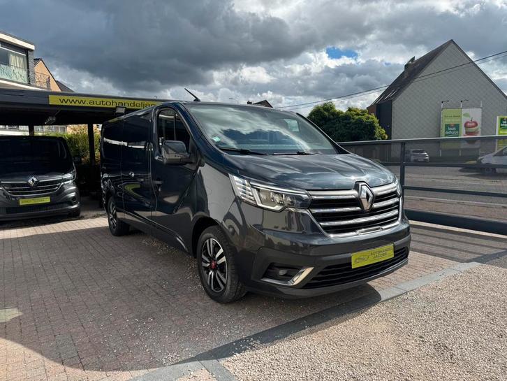 RENAULT TRAFIC * RED EDITION * L2 * 130PK * CAMERA *, Auto's, Bestelwagens en Lichte vracht, Bedrijf, Te koop, Achteruitrijcamera