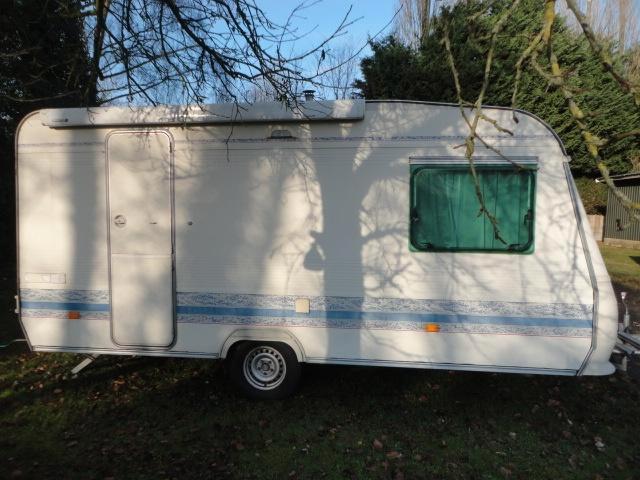 Adria  A 430 PH  bj.2001, Caravans en Kamperen, Caravans, Particulier, tot en met 4, Treinzit, Adria, Vast bed, 4 tot 5 meter