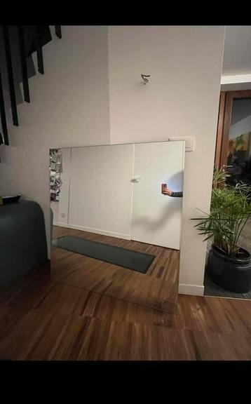 Spiegel zonder frame beschikbaar voor biedingen
