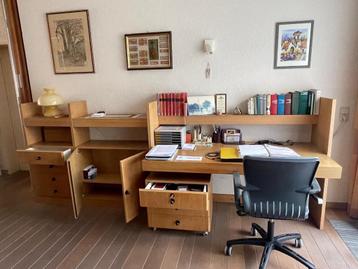 Houten bureau meubel beschikbaar voor biedingen