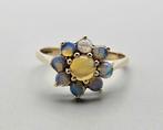Gouden Vintage ring met edelsteen opal. 2024/79, Handtassen en Accessoires, Antieke sieraden, Ophalen of Verzenden, Goud, Ring