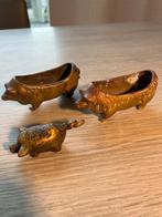3 bronzen zware varkentjes, Ophalen