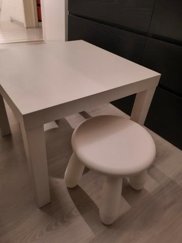 Lack tafeltje + 2 stoeltjes beschikbaar voor biedingen
