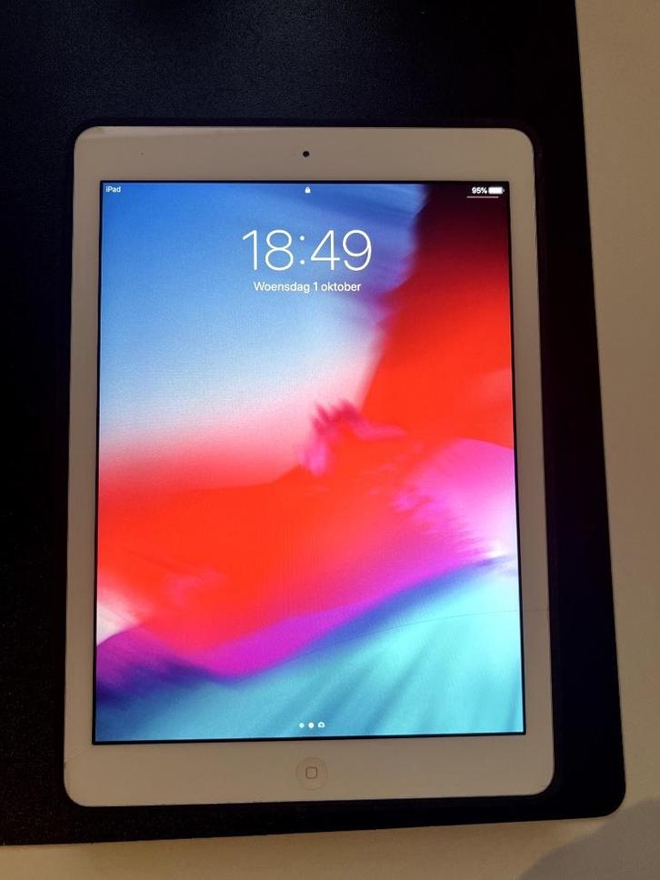 iPad Air (1st Gen, Silver, 32GB), Computers en Software, Apple iPads, Gebruikt, Apple iPad Air, Wi-Fi, 9 inch, 32 GB, Zilver, Ophalen