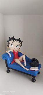 Betty Boop op blauwe chaise longue, Verzamelen, Stripfiguren, Ophalen, Betty Boop, Zo goed als nieuw, Beeldje of Figuurtje