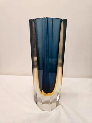 Murano blokvaas blauw geel beschikbaar voor biedingen