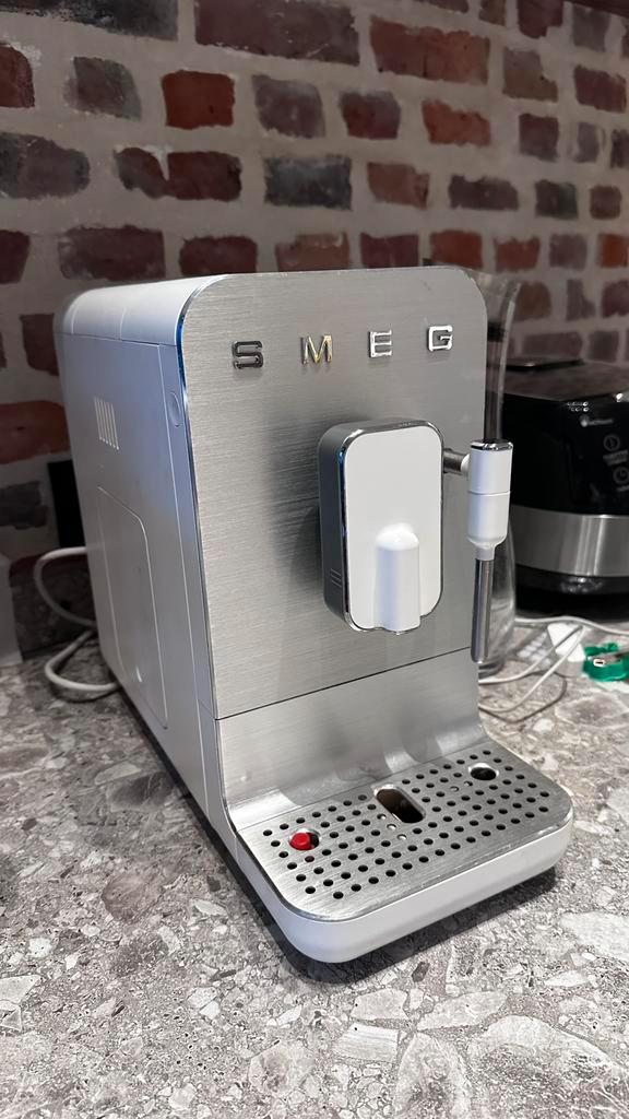 Smeg volautomatische espressomachine, Elektronische apparatuur, Koffiezetapparaten, Zo goed als nieuw, Koffiebonen, Koffiemachine