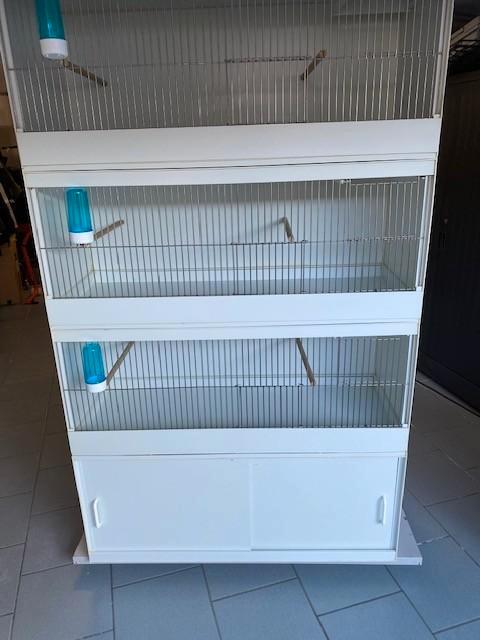 belles cages d'élevage, état neuf, plastique+LED, Animaux & Accessoires, Oiseaux | Cages & Volières, Comme neuf, Cage d'élevage